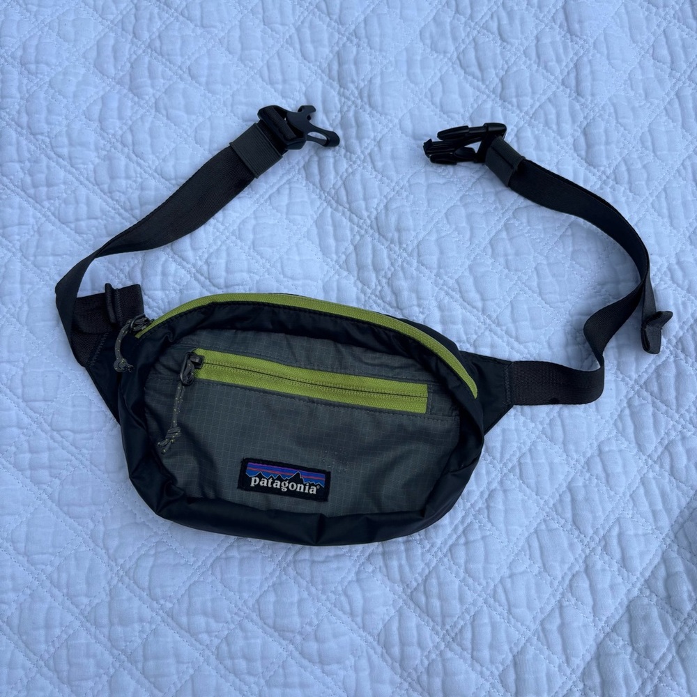 Patagonia ultra light black hole hip Fanny pack green and grey